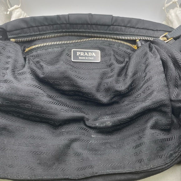 Prada Nylon and leather bag with gold hardware and removable strap - Picture 7 of 14